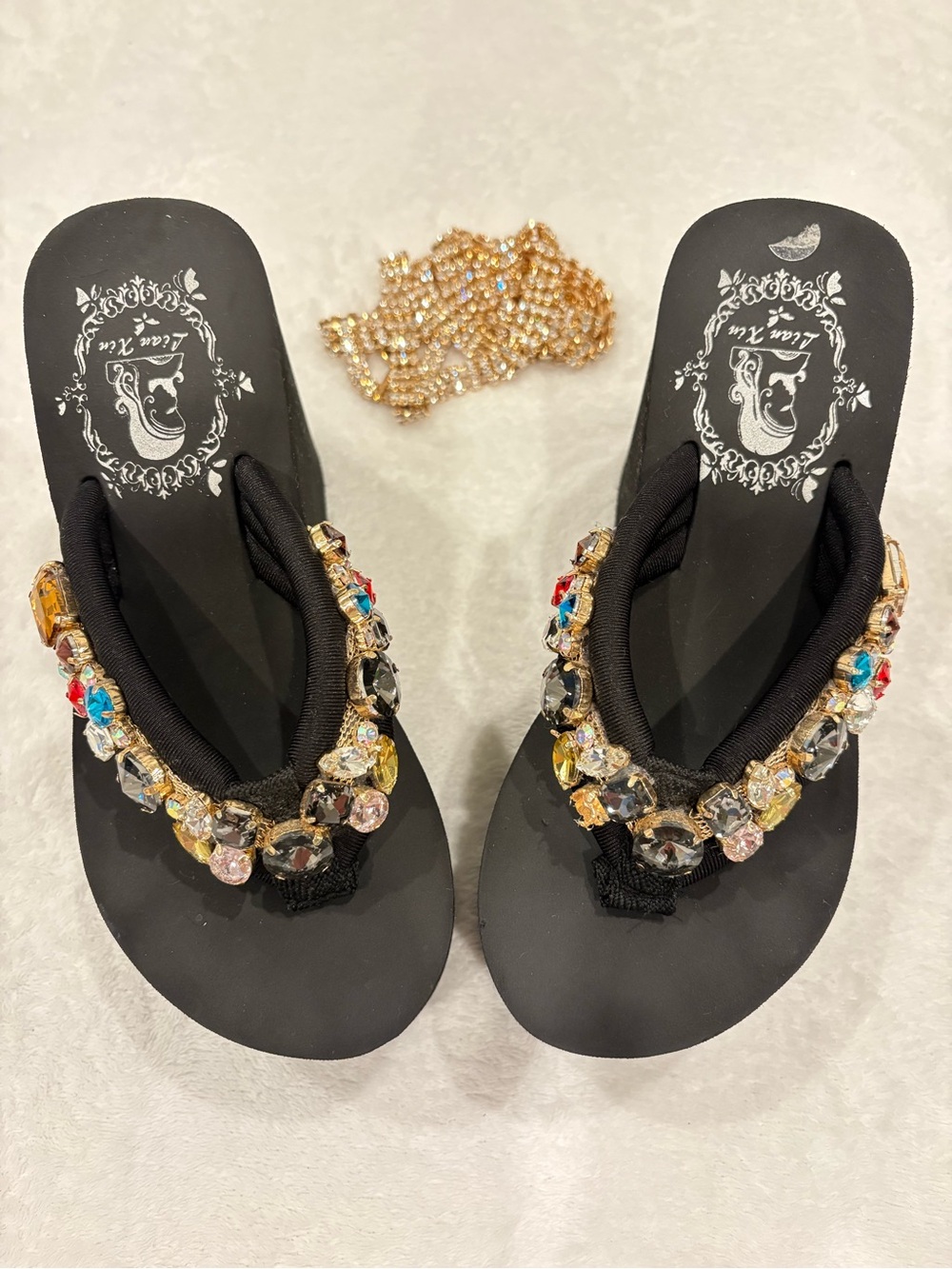 Lian Xin Embellished Rhinestone Flip Flops / Glam Resort Sandals